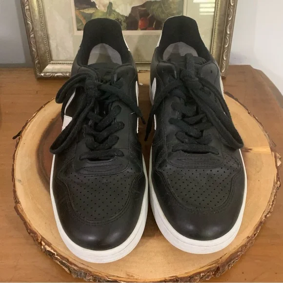 VEJA size 9 V-10 Black Leather White SolesFLAW**
